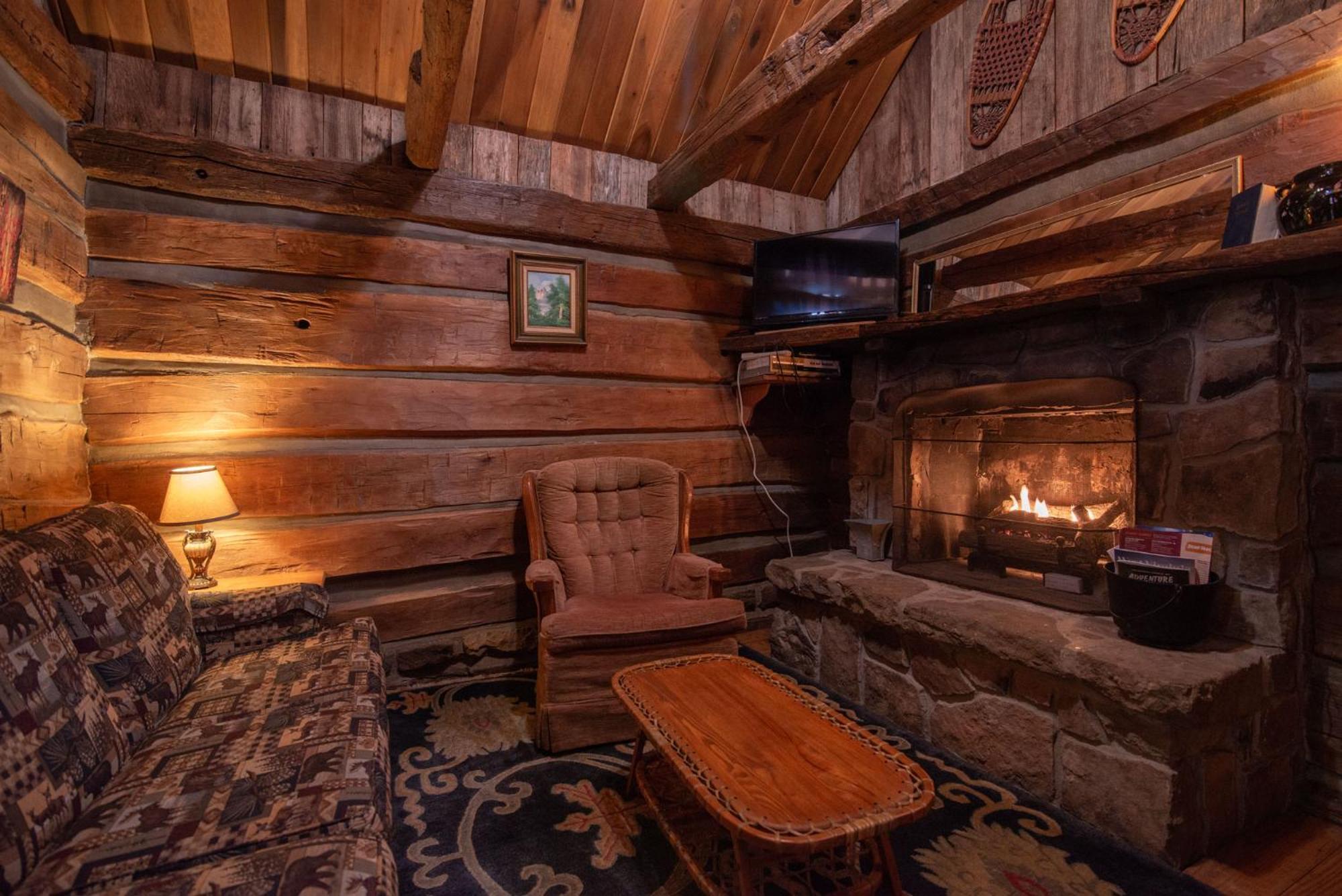 Moore House Inn & Cabins Marlinton Екстер'єр фото