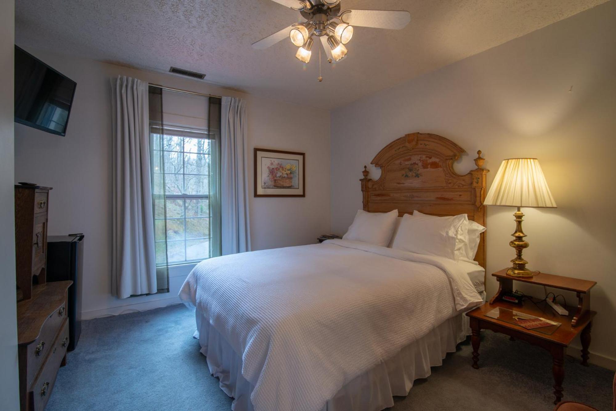 Moore House Inn & Cabins Marlinton Екстер'єр фото